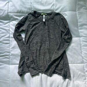 Reflex girls grey activewear long T with thumb holes. Large.